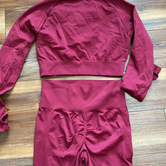 SHEIN Seamless Raglan Sleeve Sports Set // Size Medium (6) // Color: Burgundy - Picture 7 of 7